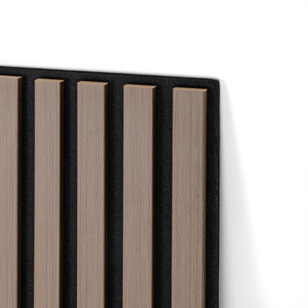 Akusztikus falpanel olajos tölgy hatású lécei fekete filc hátlapon, közelről - Homelux, 260060-Oiled_oak