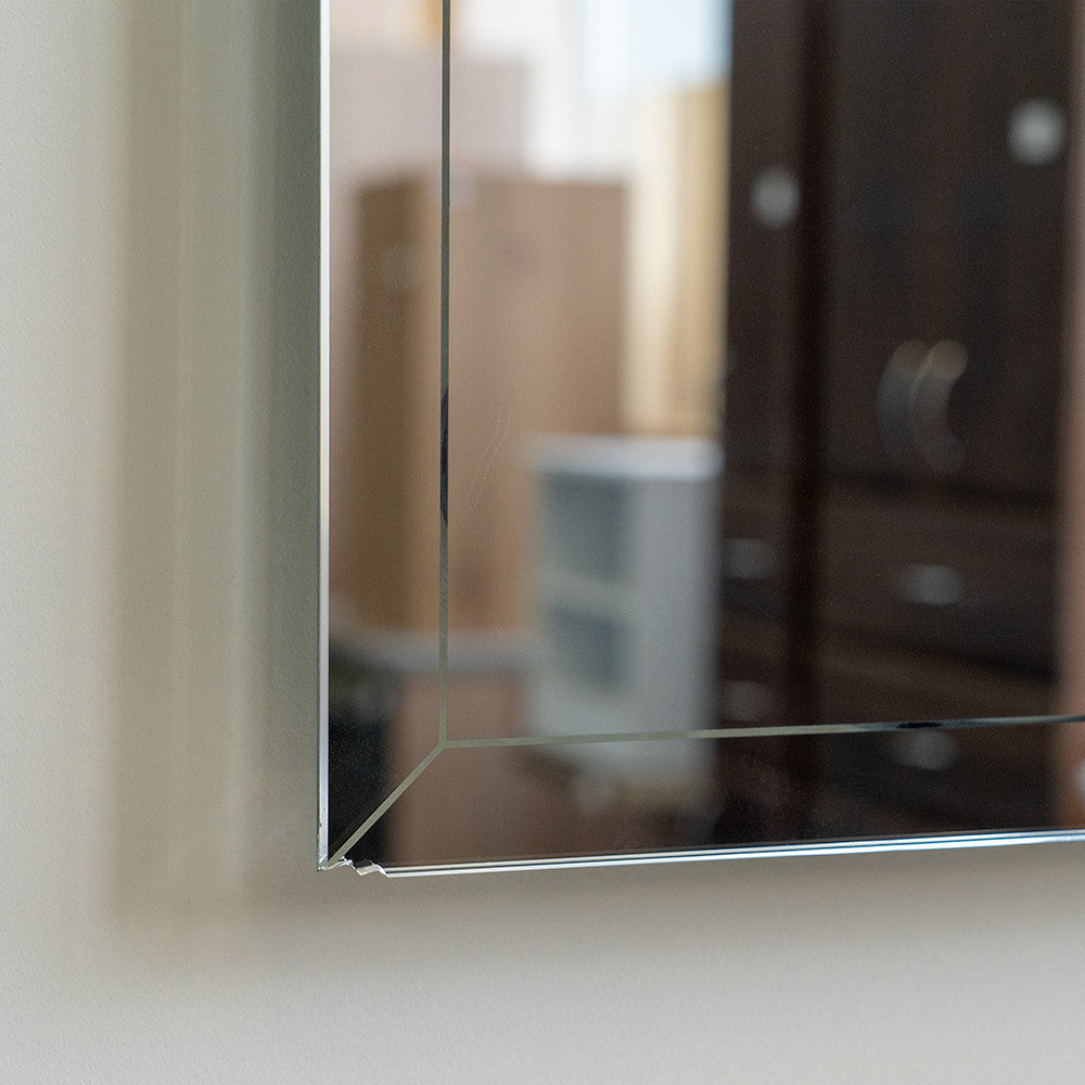 Fürdőszoba Outlet a tükör keretének és sarkának közelképével - Homelux, OUTLET-WB00432